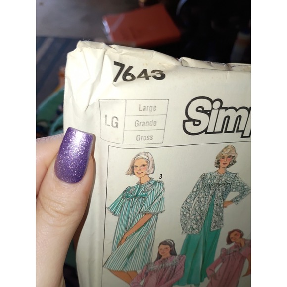 Simplicity #7643 Nightgown And Robe Large Uncut Pattern - Picture 2 of 4